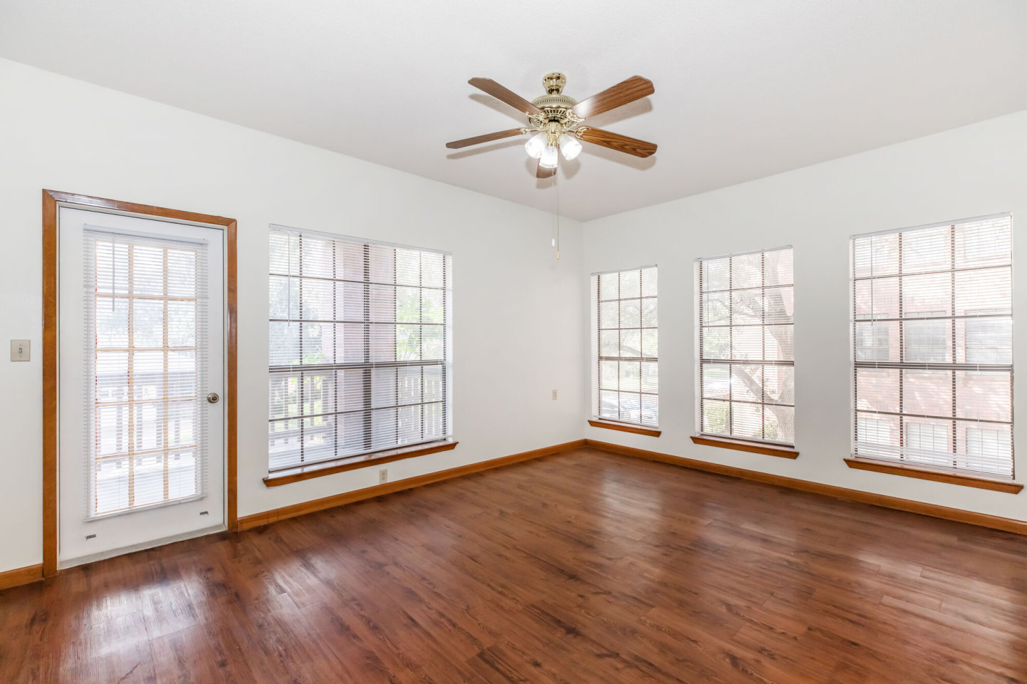 Encino Luxury Apartments Image 40