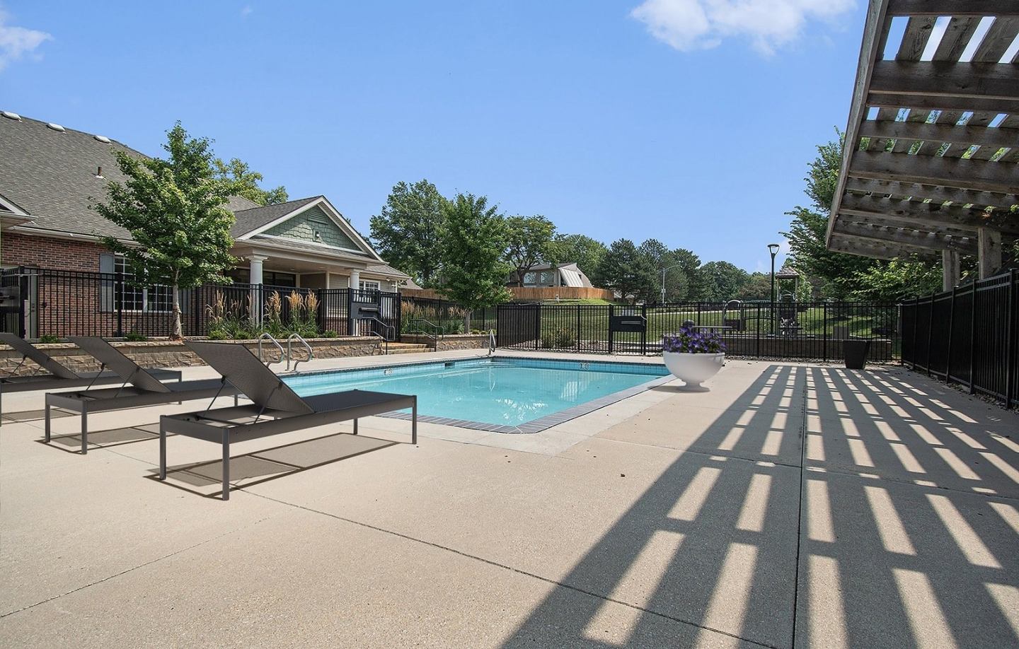 Affordable Housing - Pine Tree Apartments Image 4