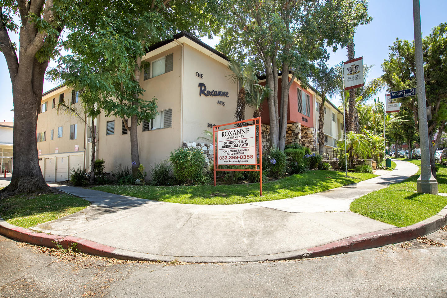 Roxanne Apartments Image 23