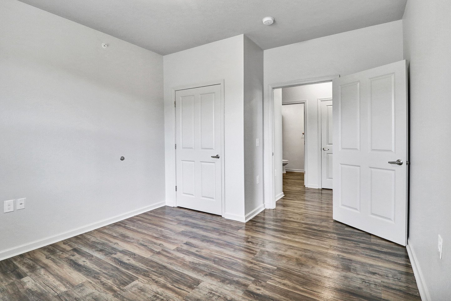 Landmark Apartments I & II Image 13