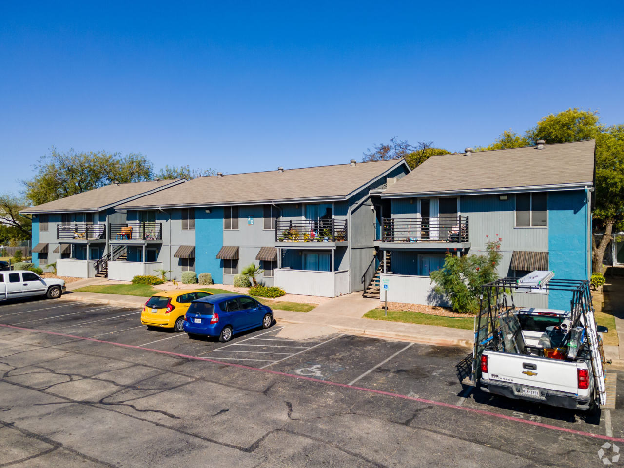 Aubry Hills Apartments Image 6