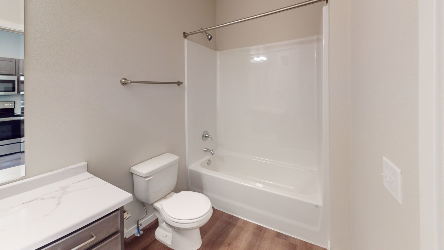 Boulevard Apartments & Townhomes Image 10