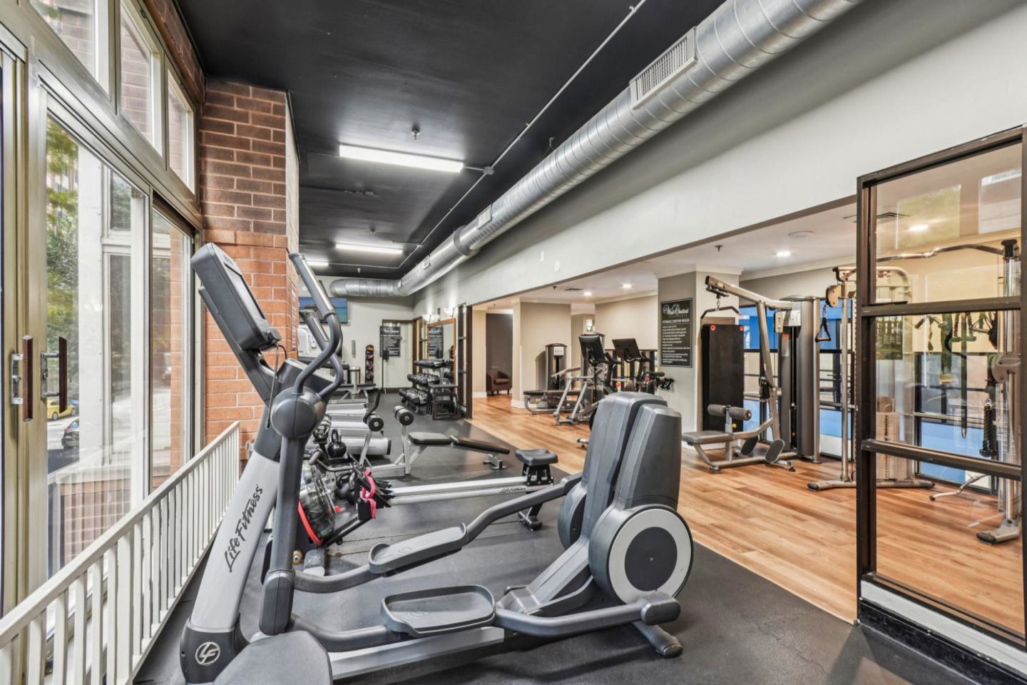 100 West Chestnut Apartments Image 11