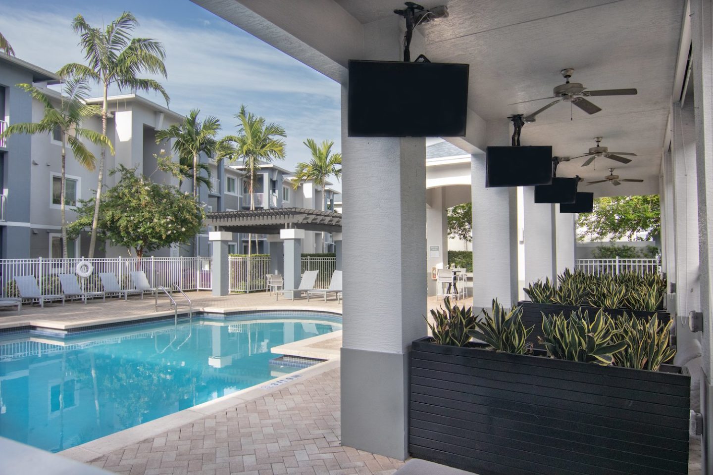 Blu on Marina Boulevard Image 21
