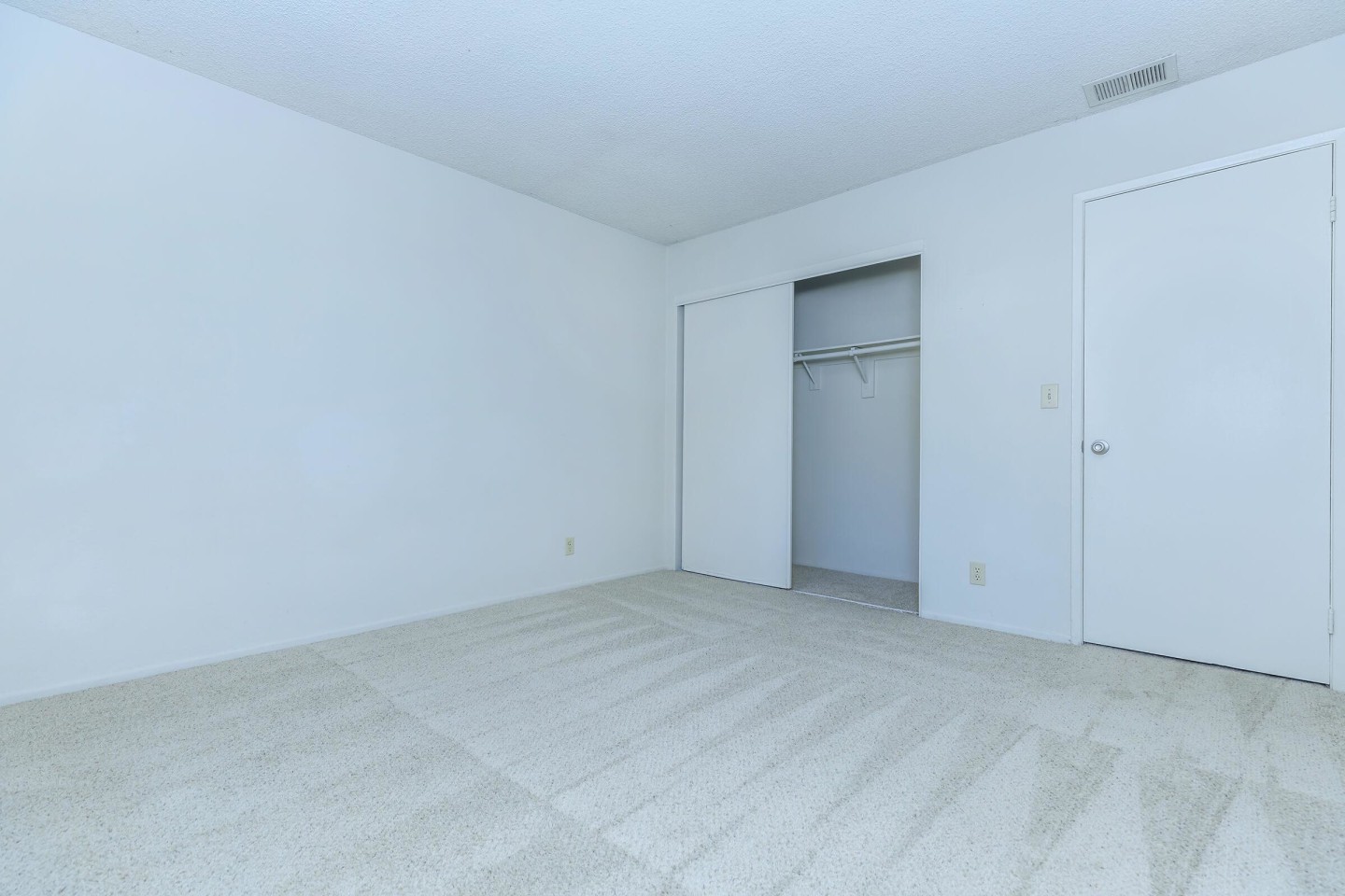 Barcelona, Palm Lane & Seville Apartment Homes Image 41