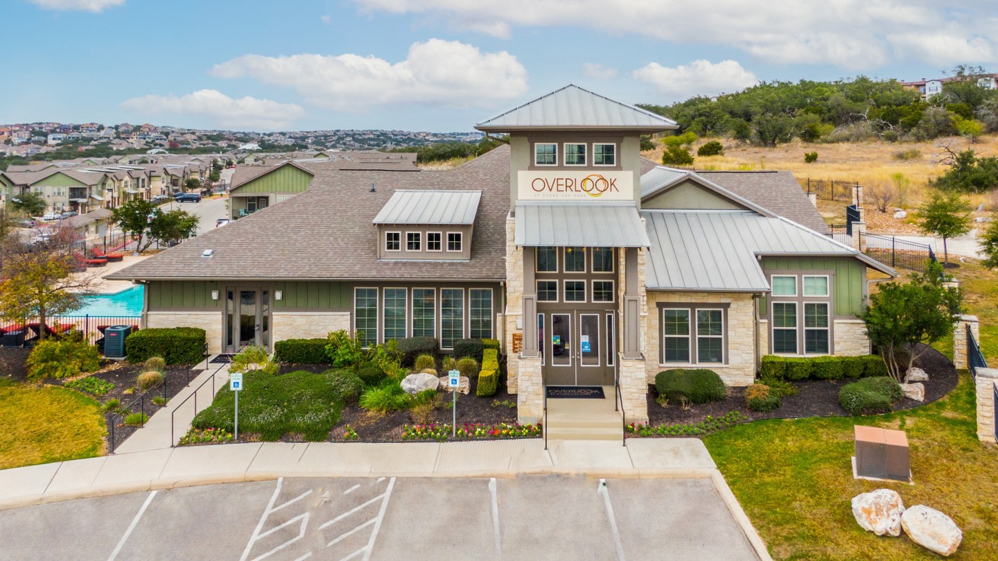 Overlook at Stone Oak Park Apartments Image 23