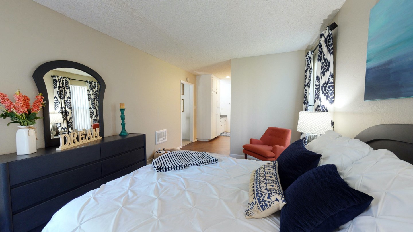 Newport Village Image 18