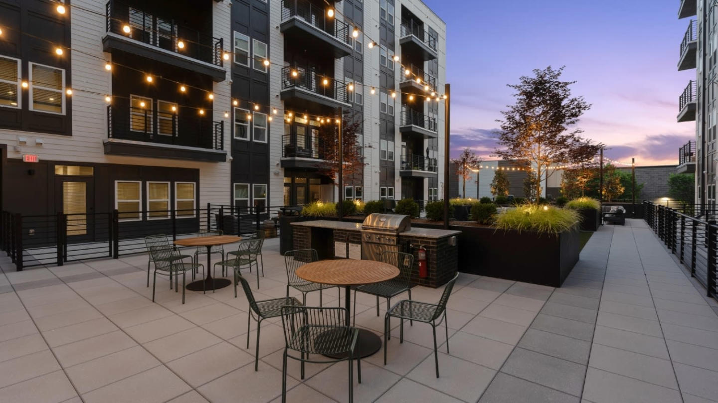 900 Willow Image 3