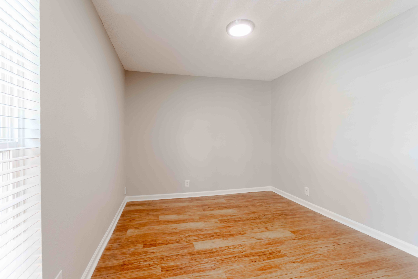 865 Bellevue Image 41