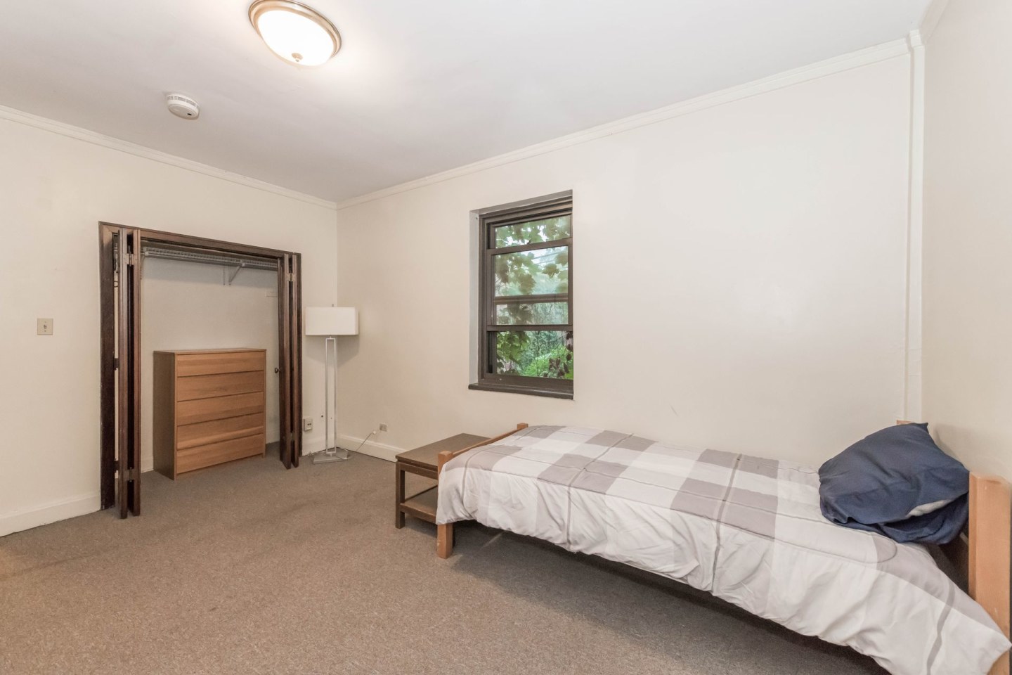 Co Living- 5748 Blackstone Image 11