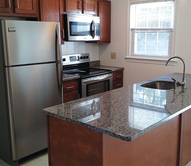 Colonial Village Apartments Image 11