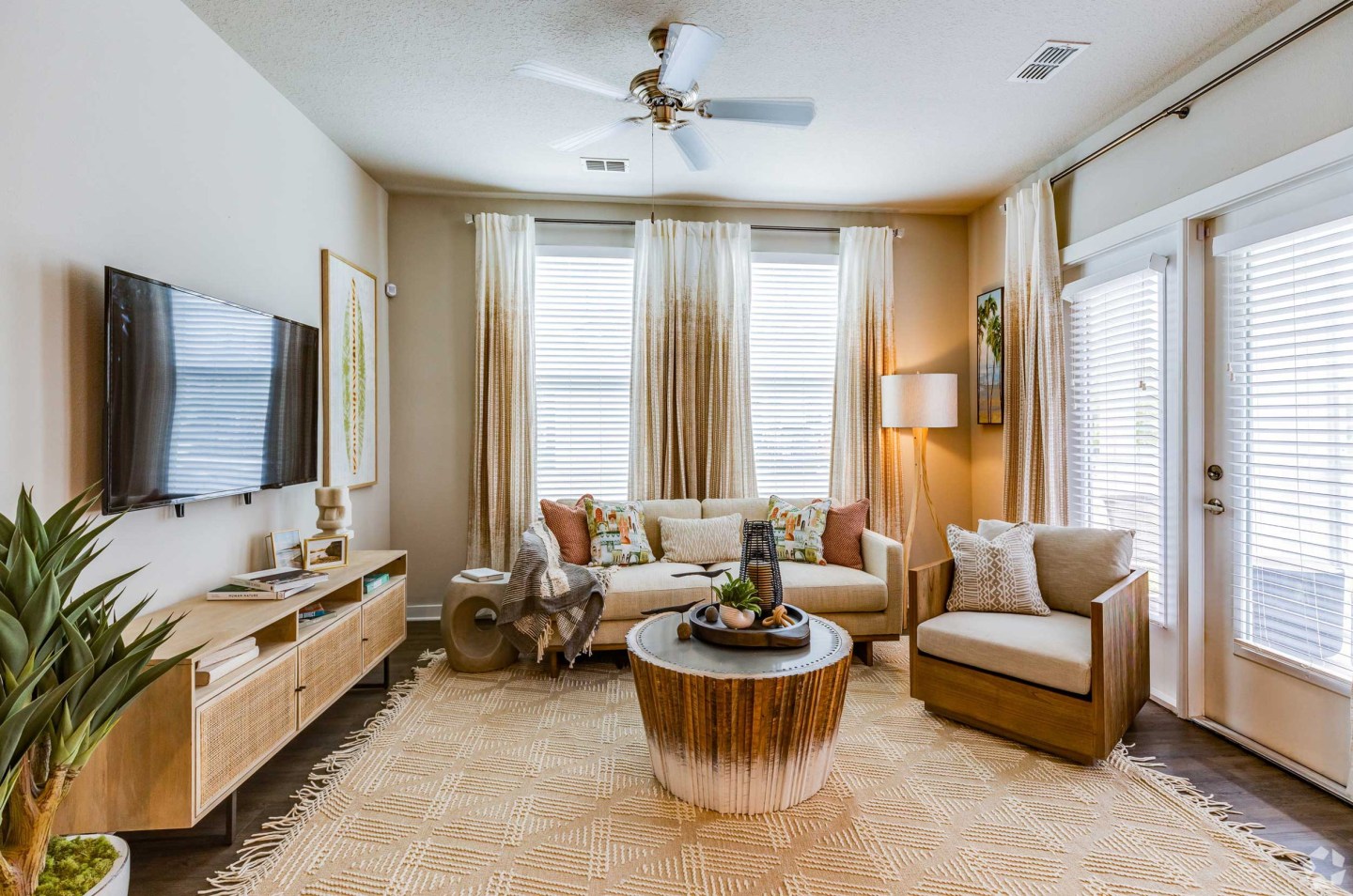 Shoreview Waterfront Apartments Image 1