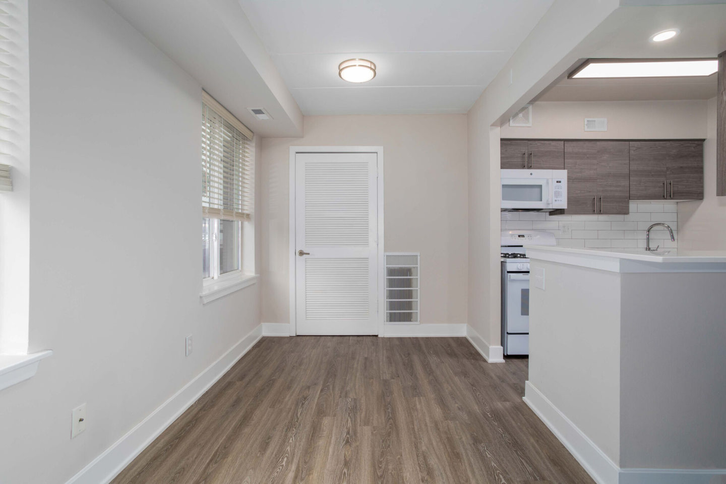 Lion's Gate Apartments Image 17