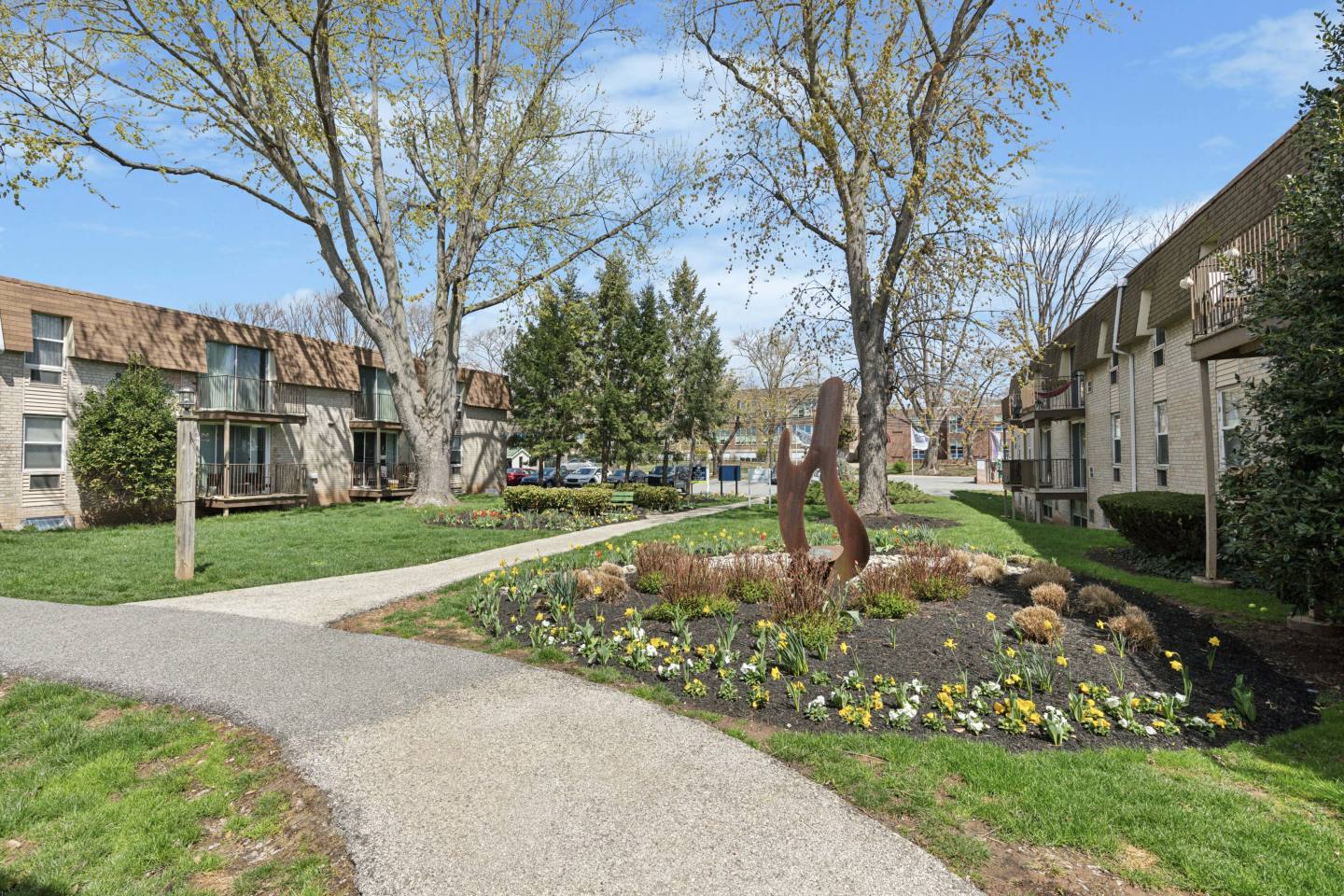 450 Green Apartments Image 2