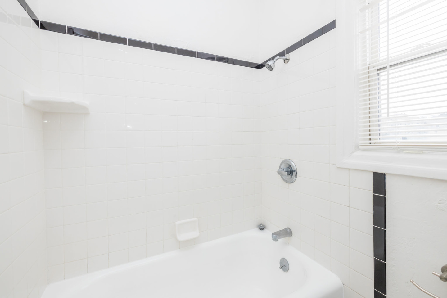 421 Van Dyke Avenue Image 10