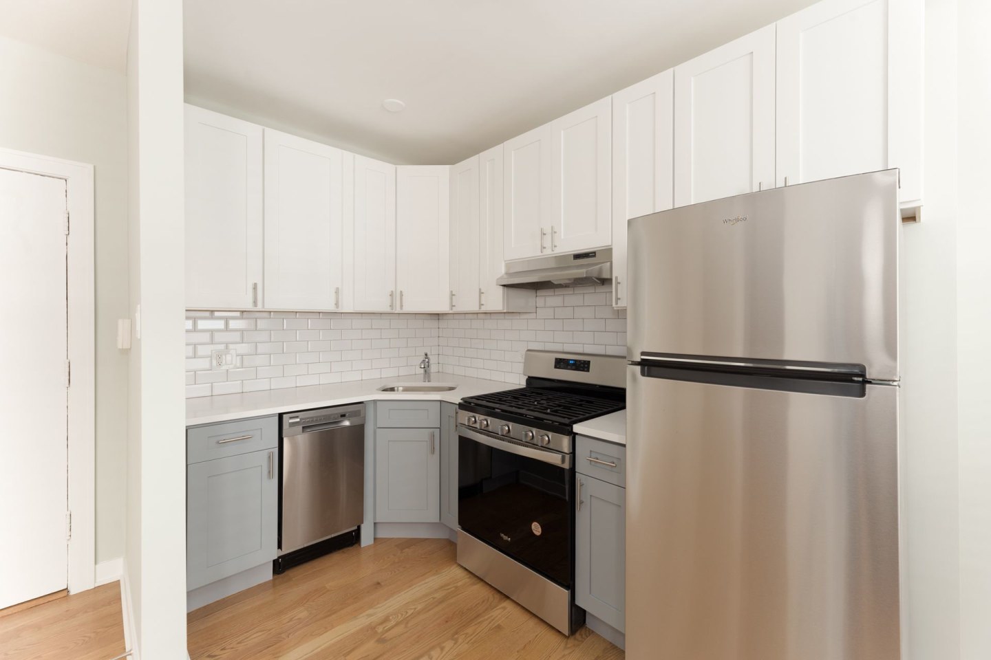 428 West Surf St. Apt. Image 4