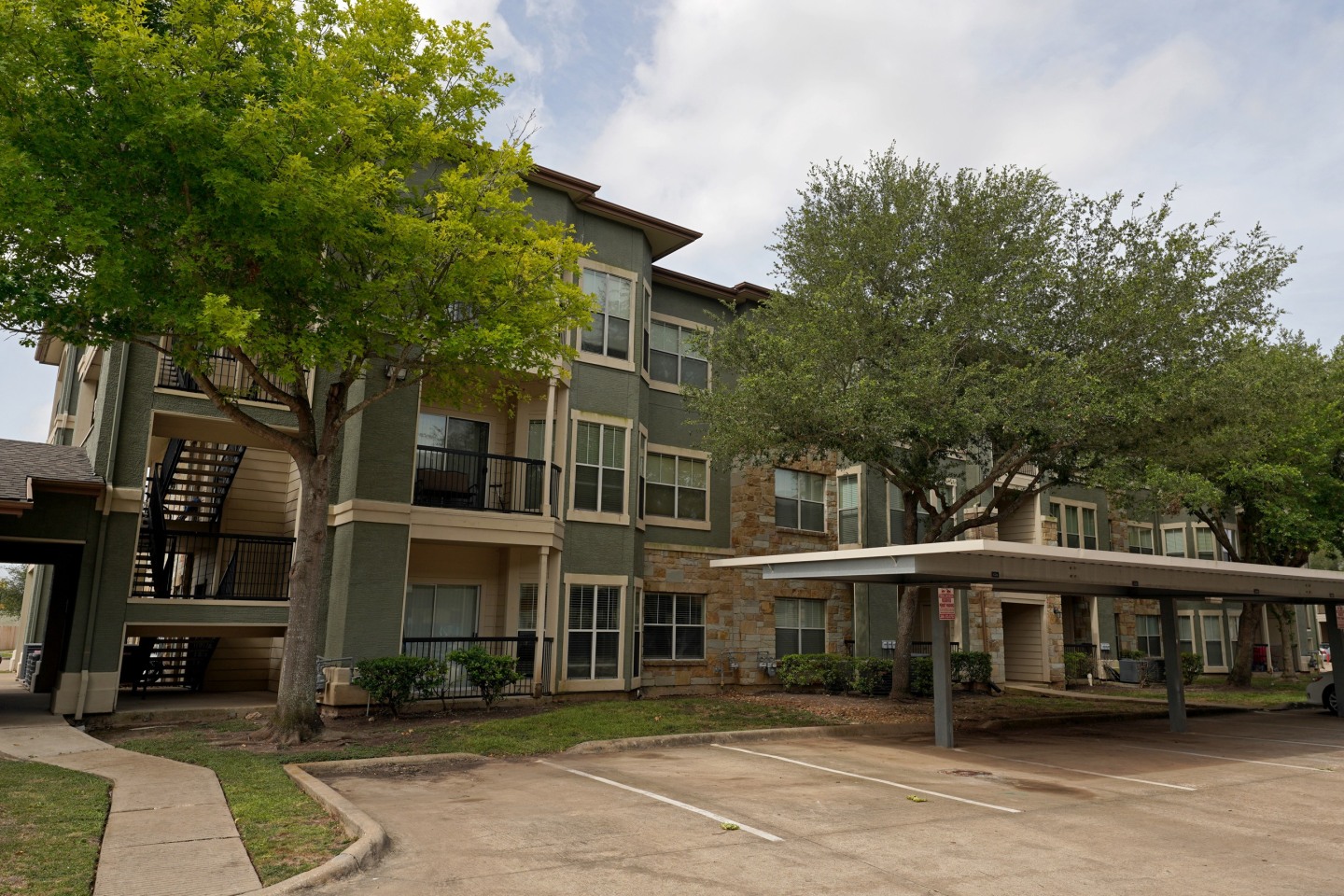Residences at  Riverpark West Image 19