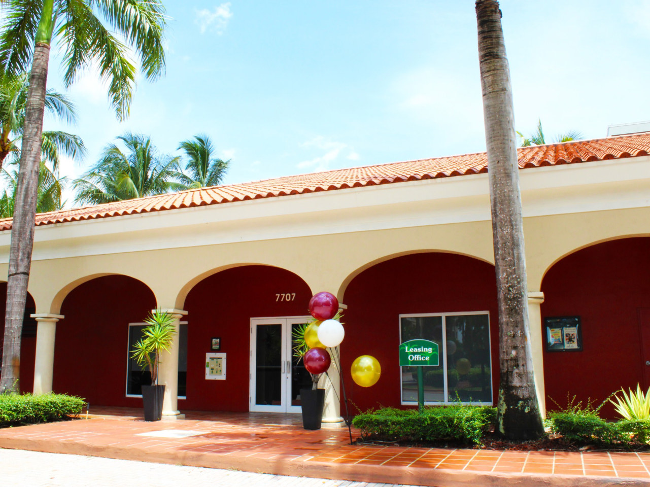 Royal Palms Image 3
