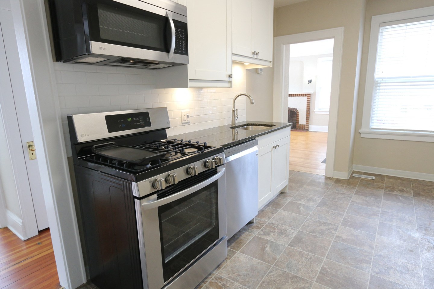 929 Summit Image 5