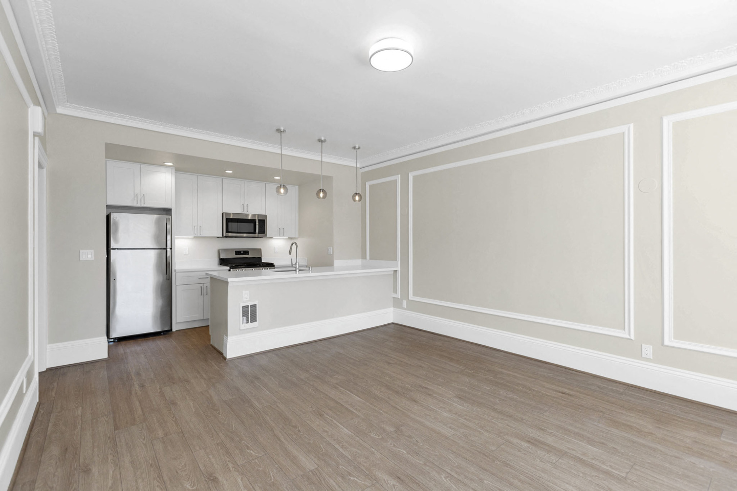 845 PINE Apartments Image 4