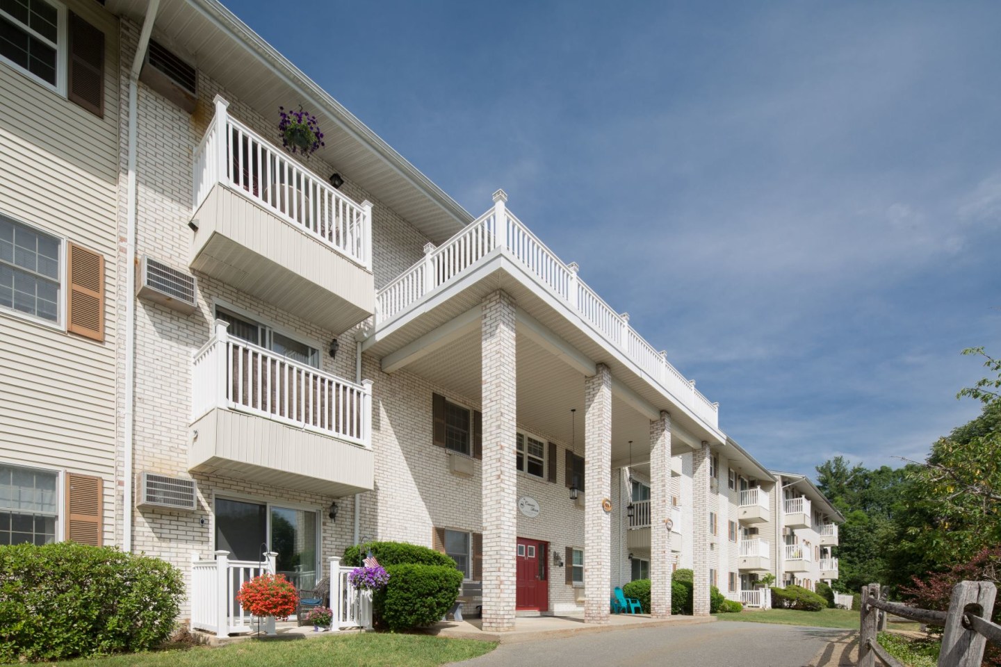 Town and Country Image 19