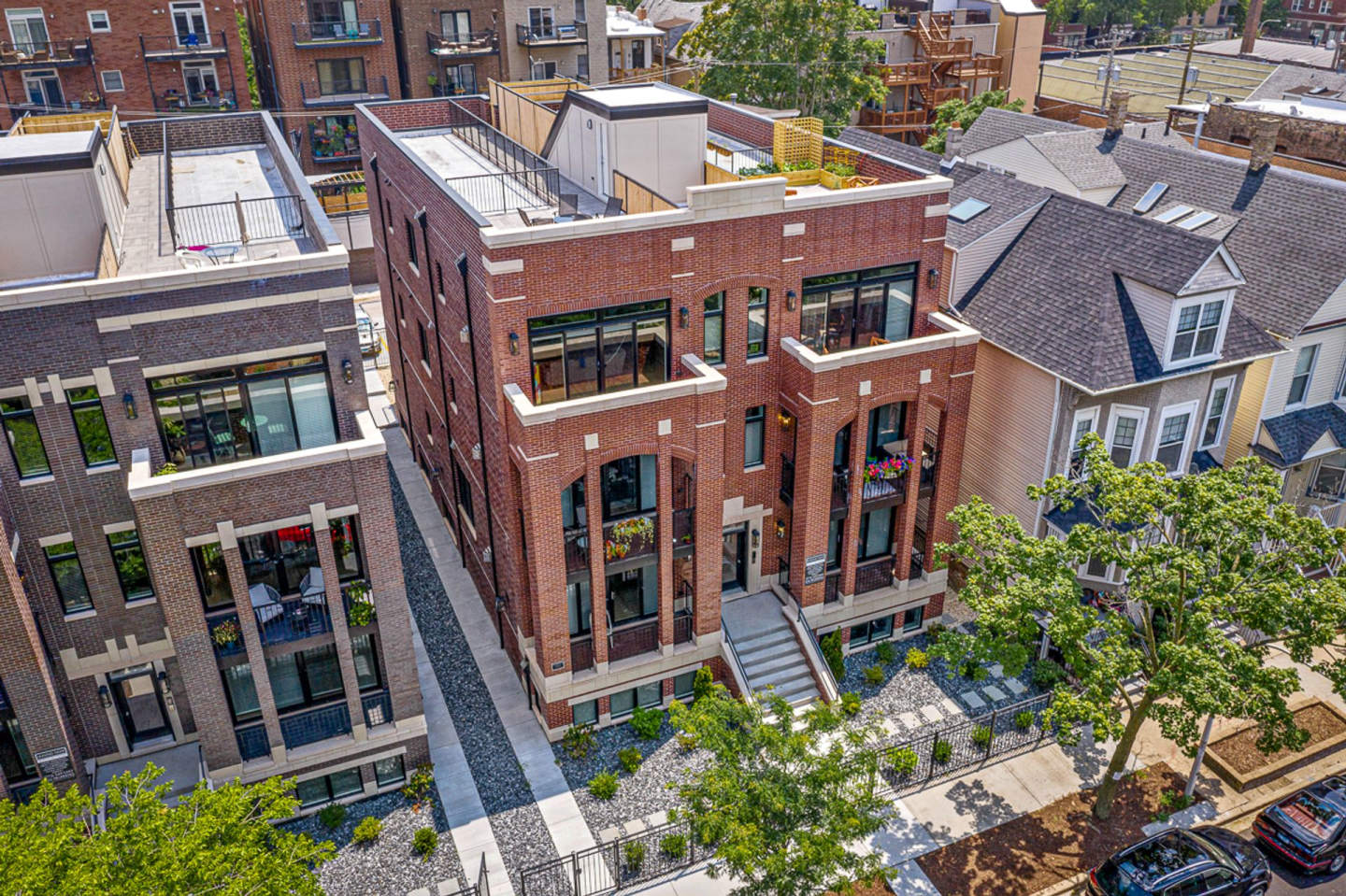 3343 N Kenmore Image 5