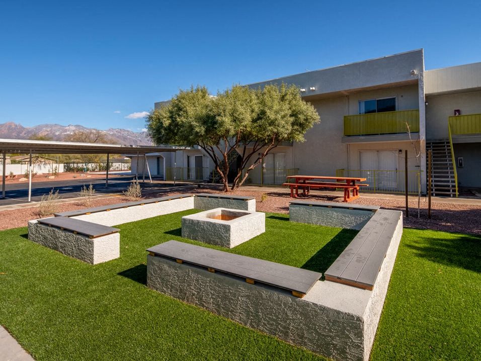 Latitude 32 Image 7