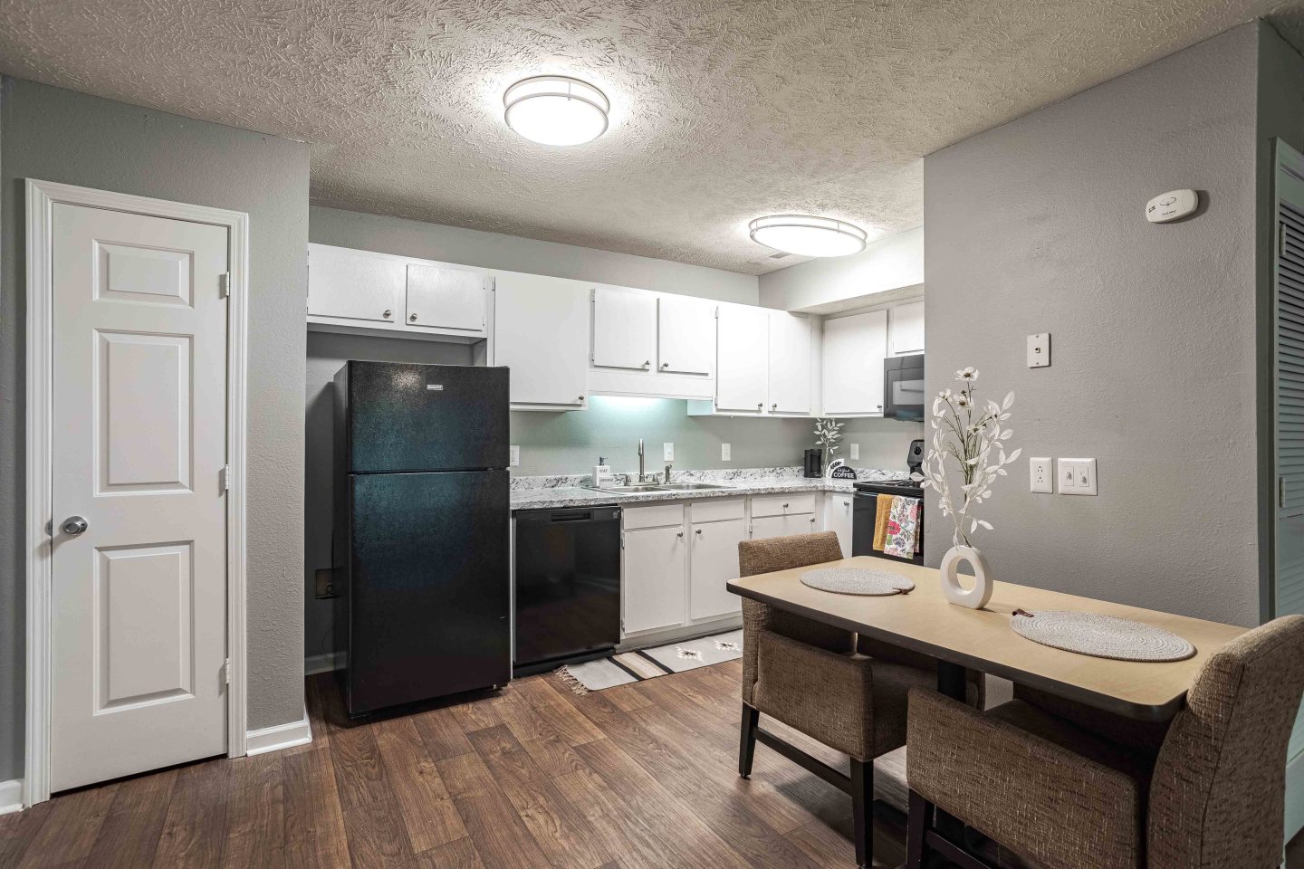 Whispering Oaks Apartments Image 6