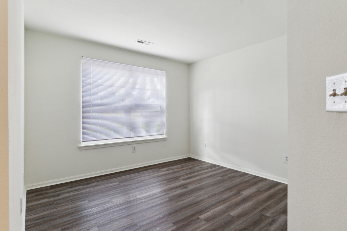 Walden Pond Apartments Image 12
