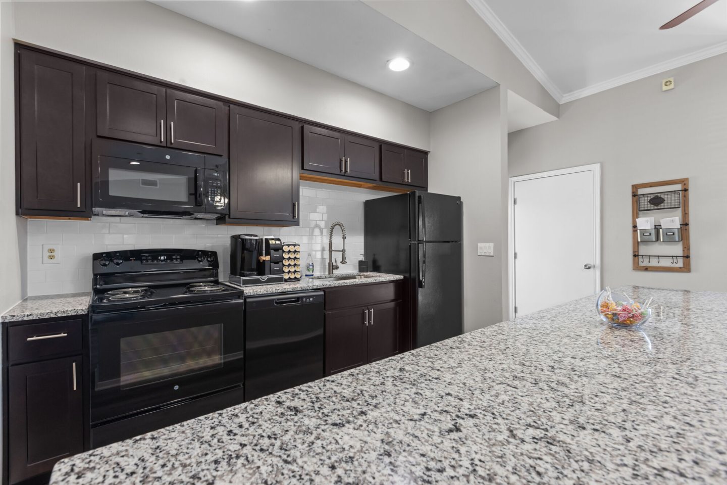 Encino Park Apartments Image 9