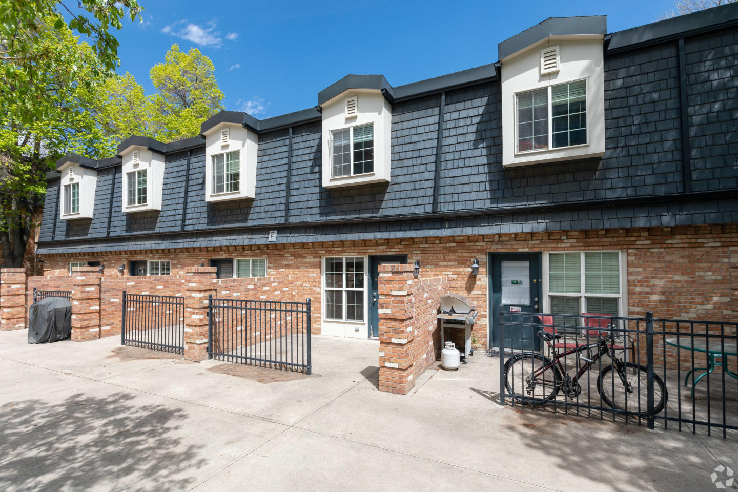 Eleven13 Apartments and Townhomes - Student Housing Image 23