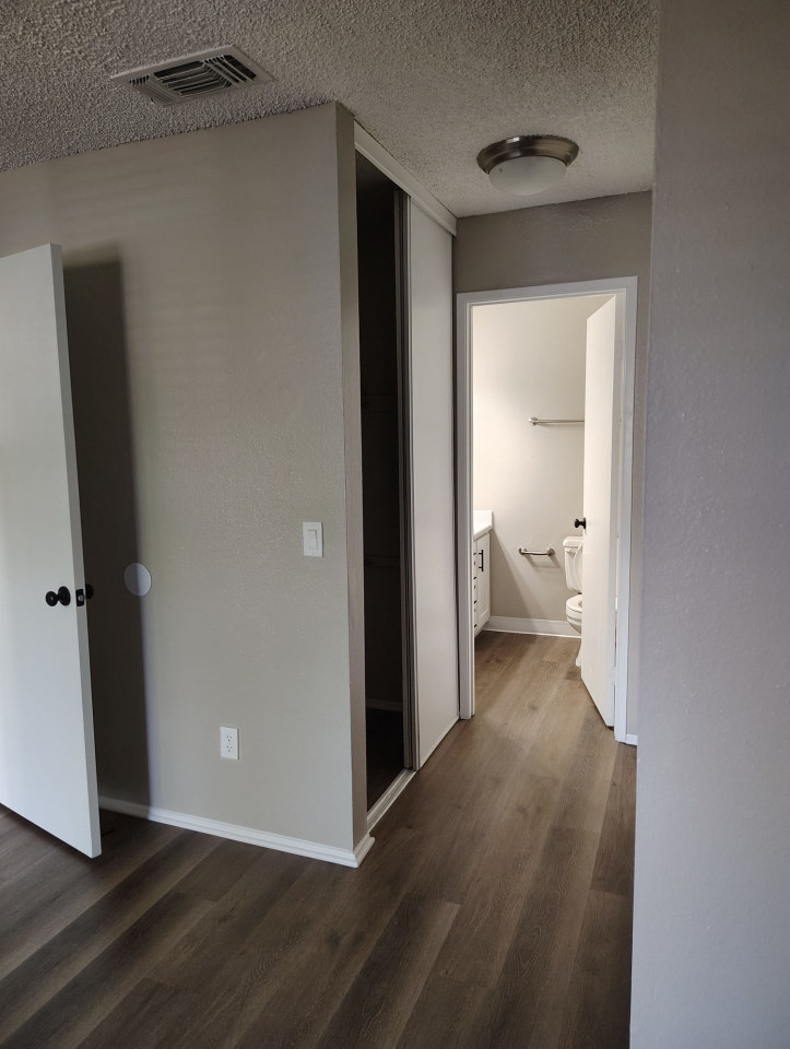 Edgewater Apartments Image 33