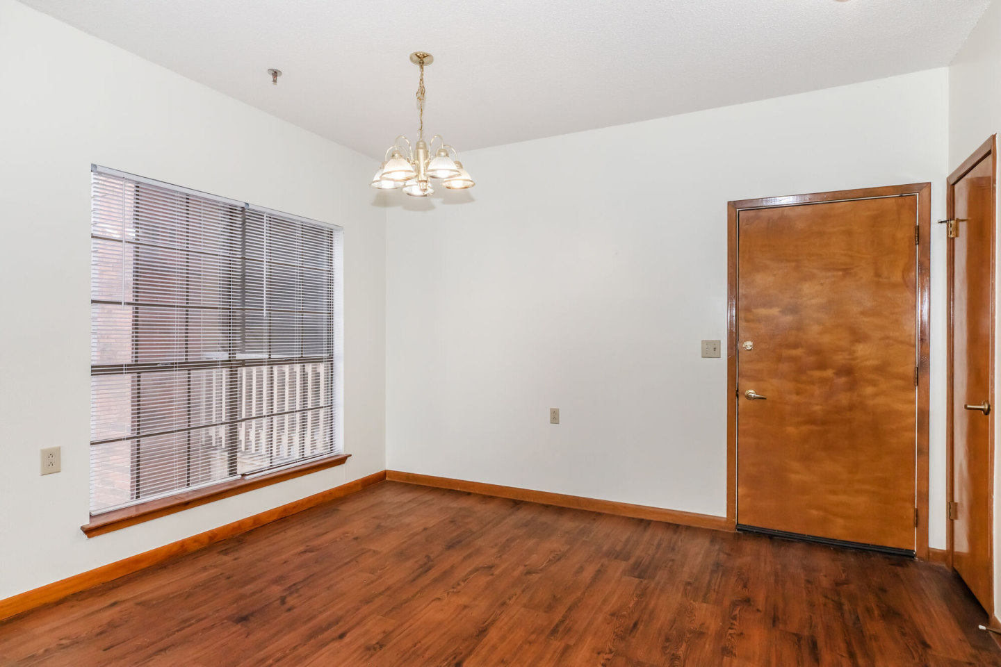 Encino Luxury Apartments Image 39