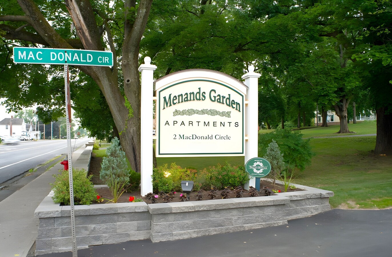 Menands Gardens Image 16
