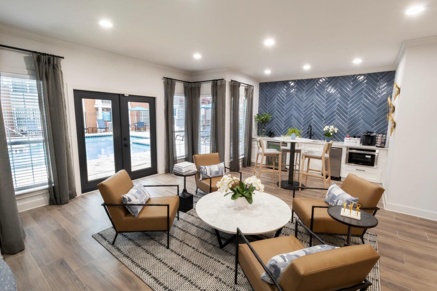 Avery Glen Luxury Apartments Image 2
