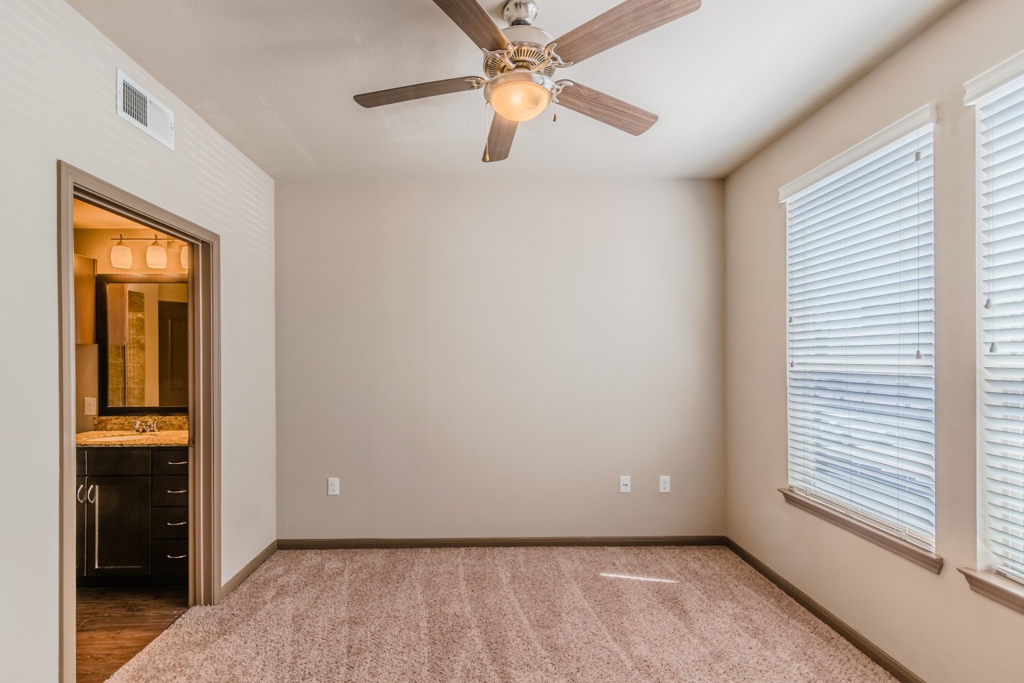 Lakewood Flats Image 37
