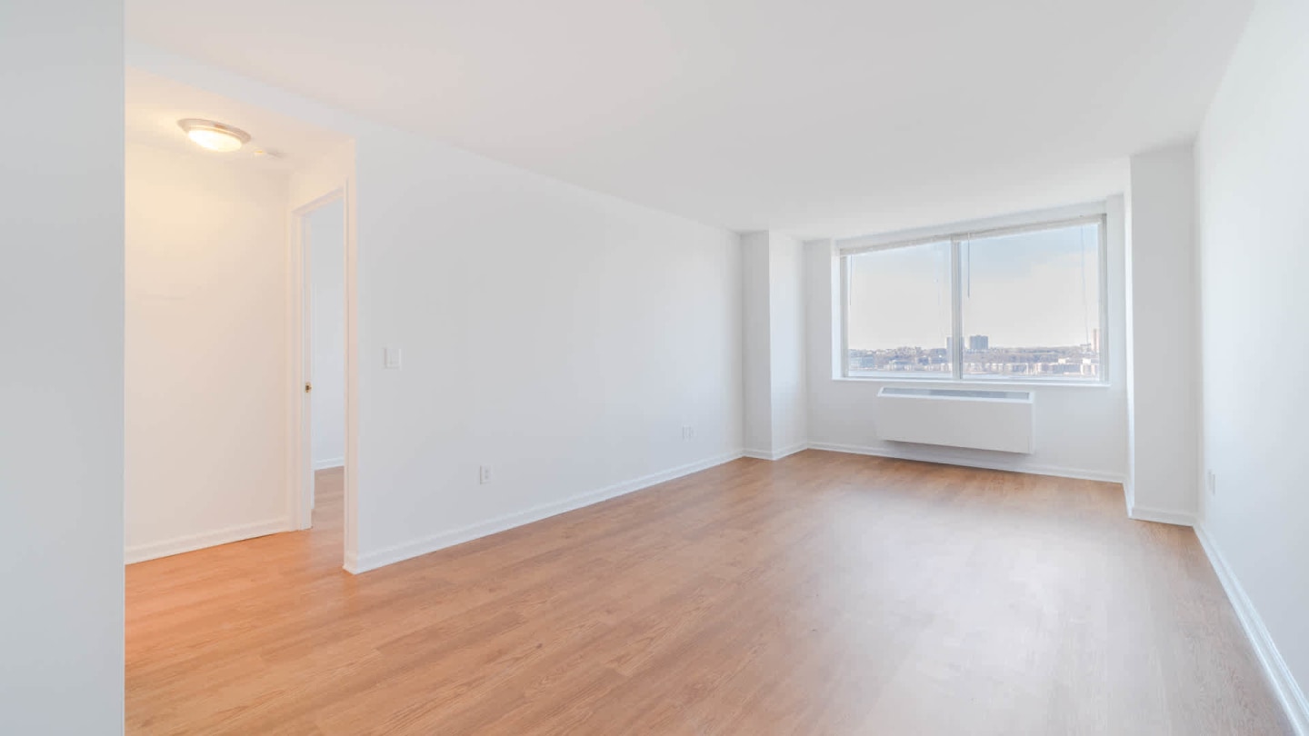 180 Riverside Boulevard Image 61