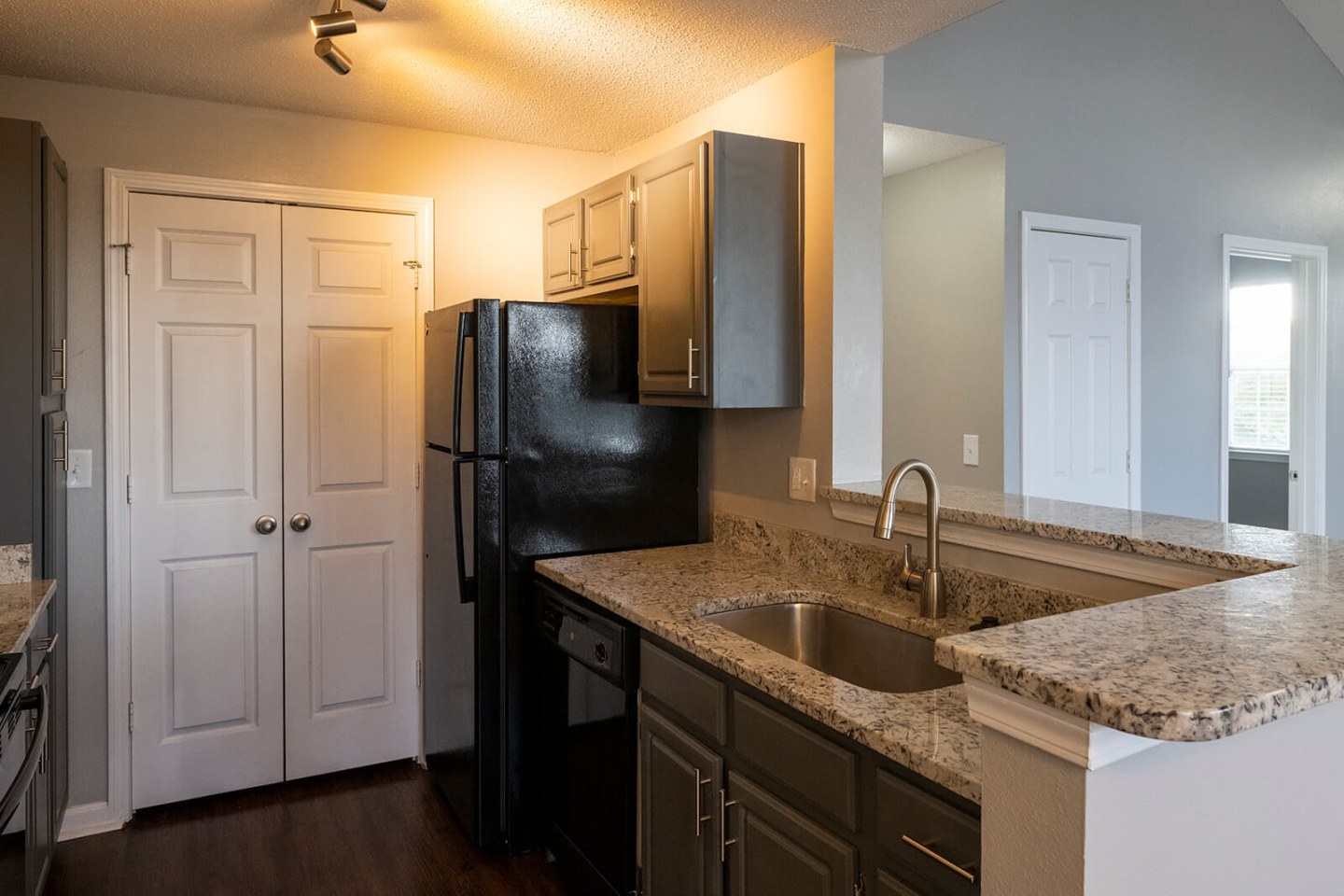 Pinnacle Pointe Apartments Image 41