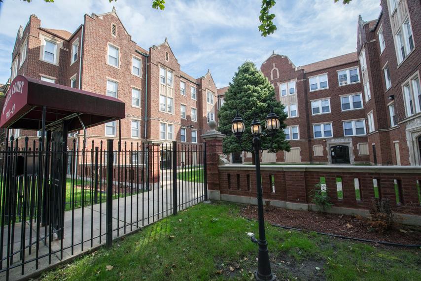 7917 S Drexel East Chatham Apartments Image 13