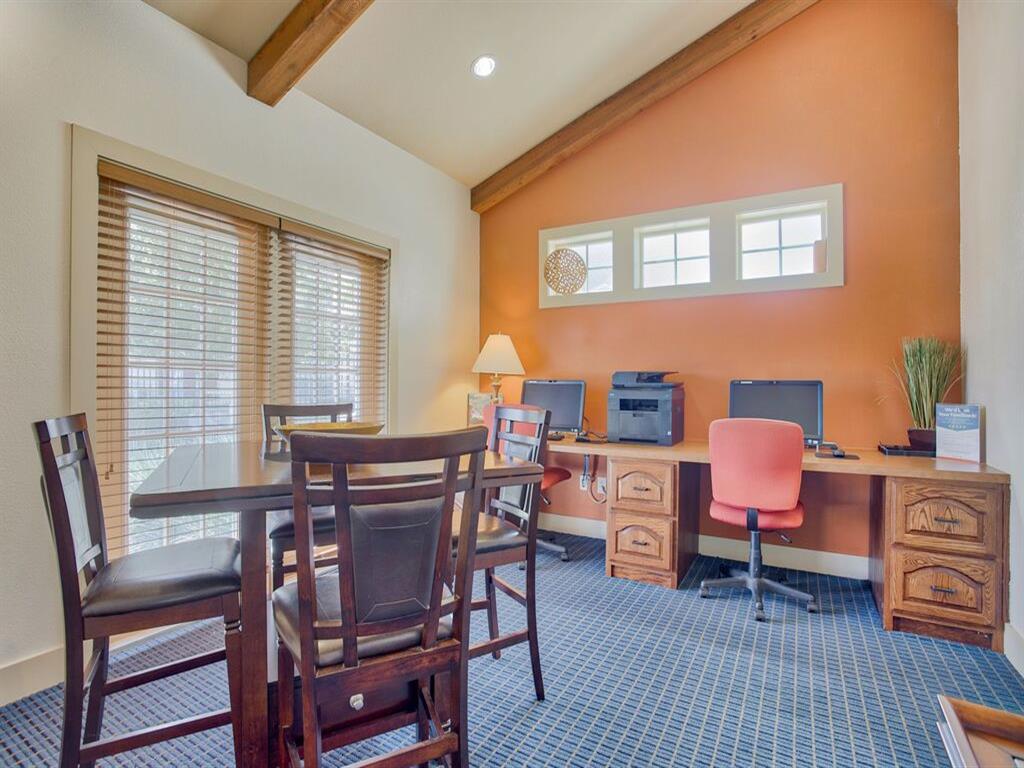 Oak Hollow Image 15