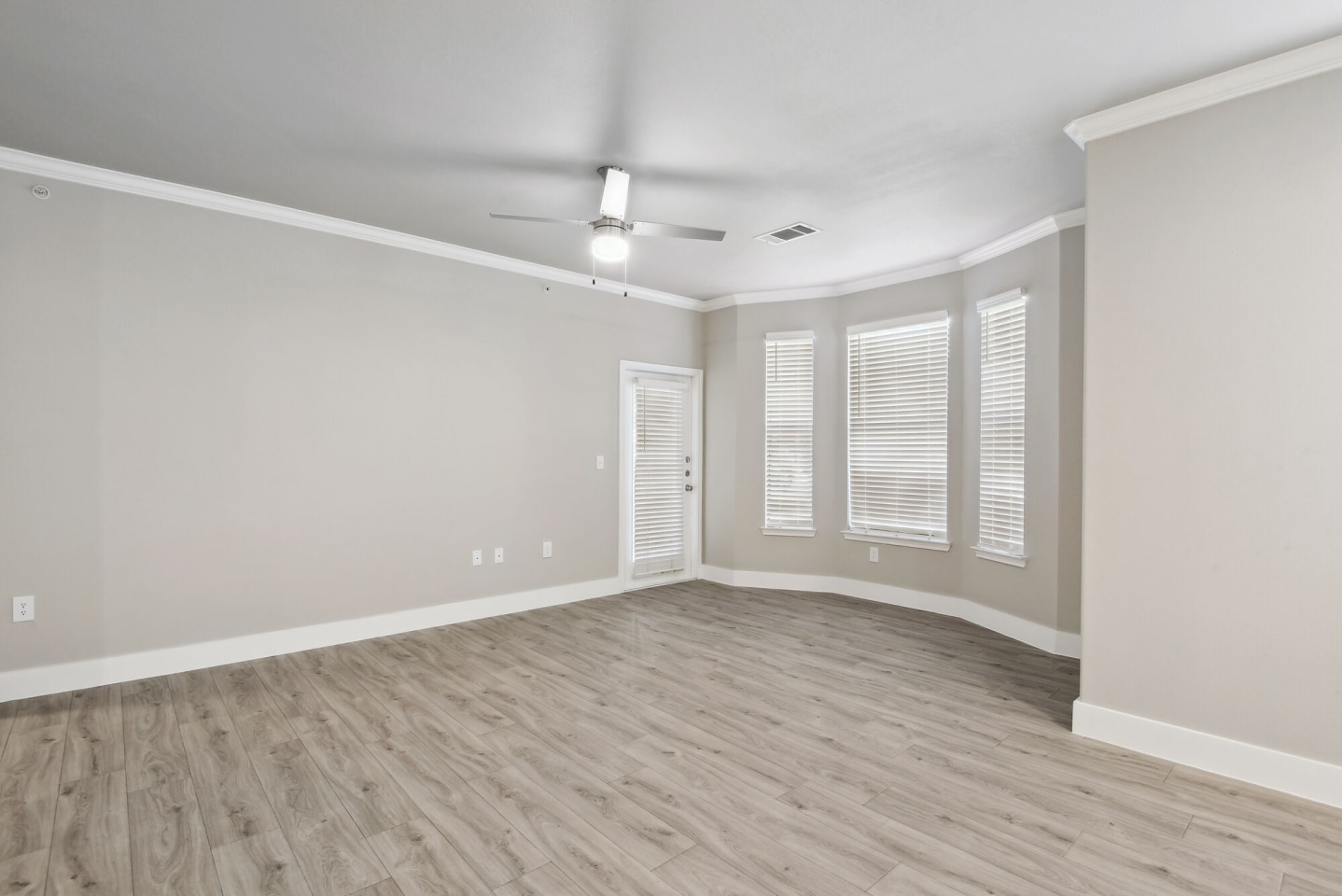 Collier Luxury Living Image 25