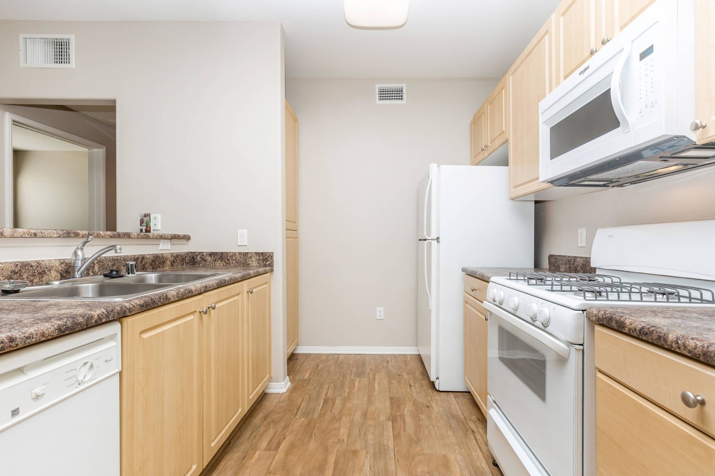Laurel Vista Apartment Homes Image 24