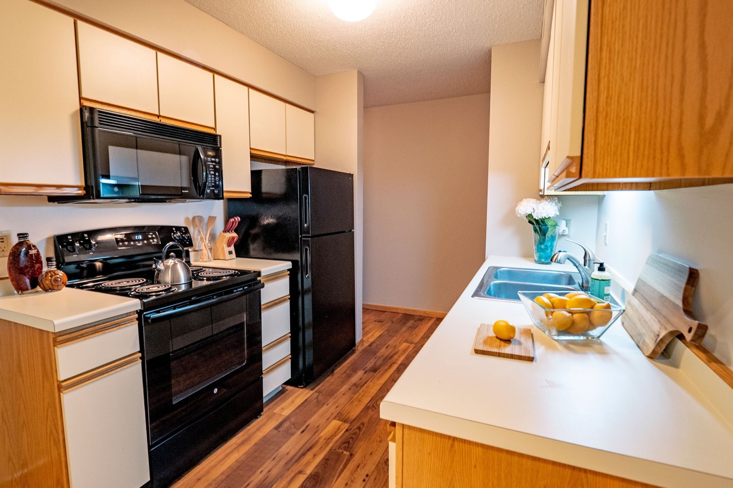 Plymouth Square at 37th Apartments Image 1