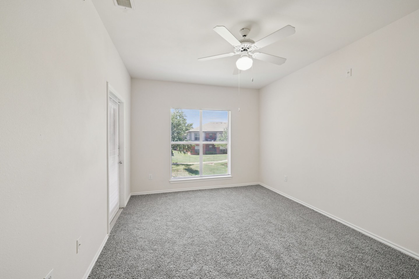Kensington Park Apartment Homes Image 11