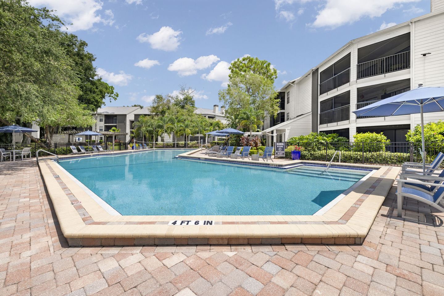 4800 Westshore Apartments Image 6