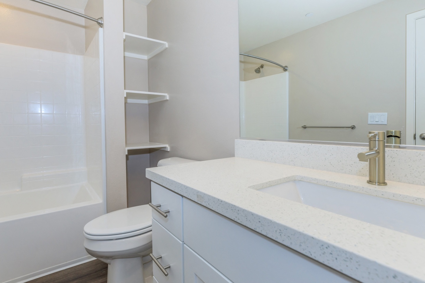 Los Alamitos Luxury Apartments Image 2