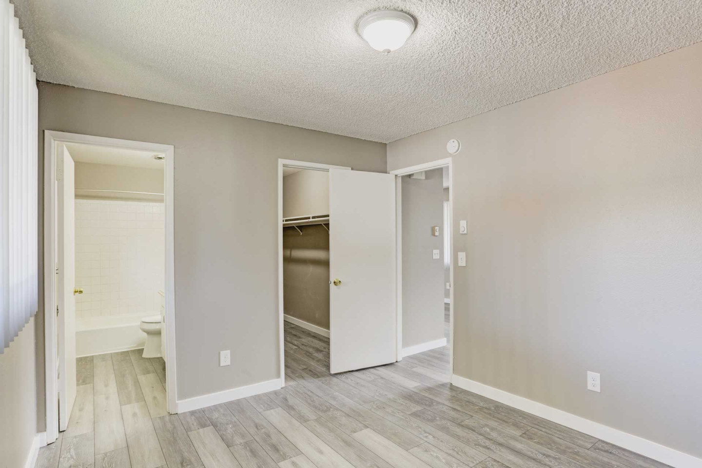 T Street Apartments Image 17