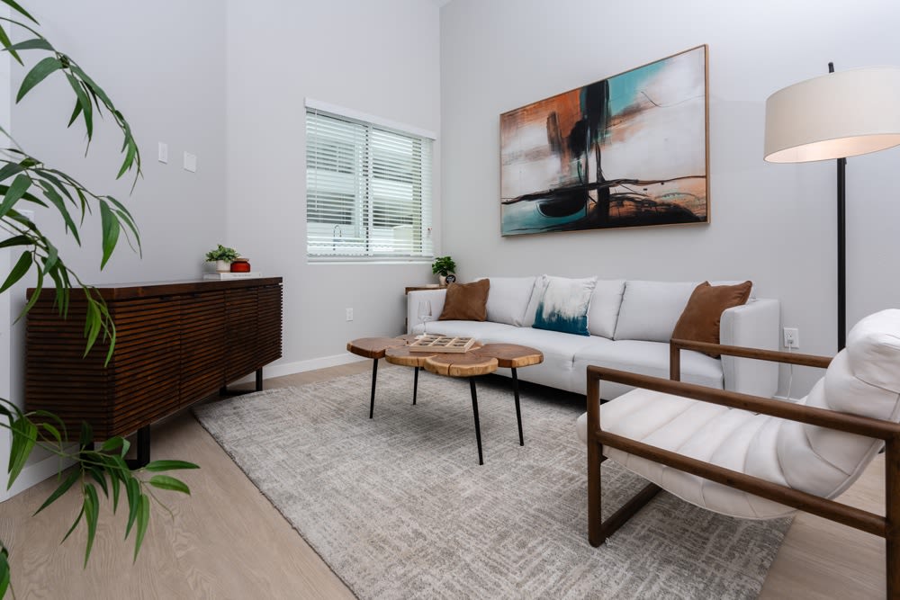 Downtown Ontario Luxury Apartments Image 39