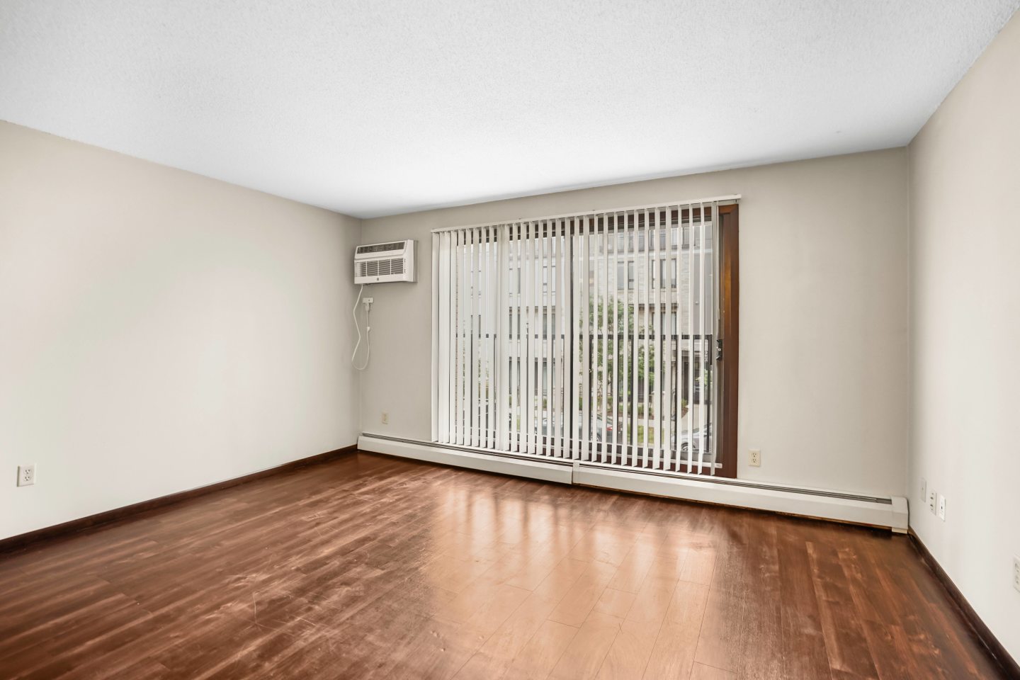 2800 Girard Image 28