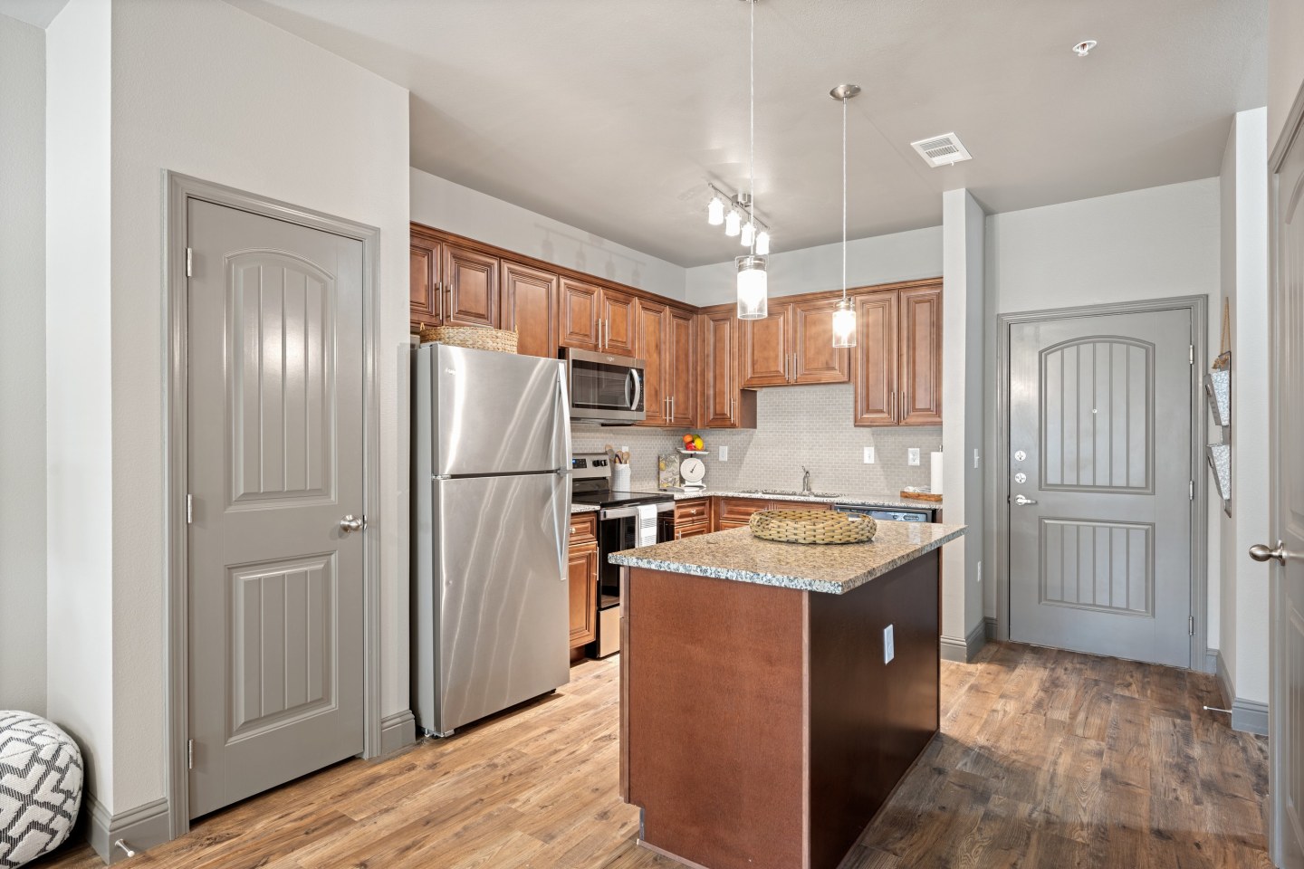 Lake Villas Apartments Image 3